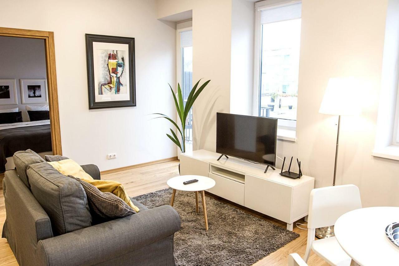 Modern 1Bd Apartment In Old Town By Hostlovers Kaunas Bagian luar foto